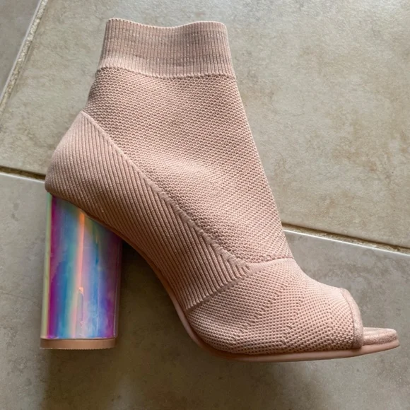 CALL IT SPRING - Picture 5 of 10